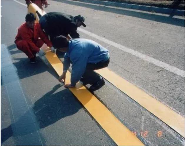 預(yù)成型標(biāo)線帶拆除.jpg